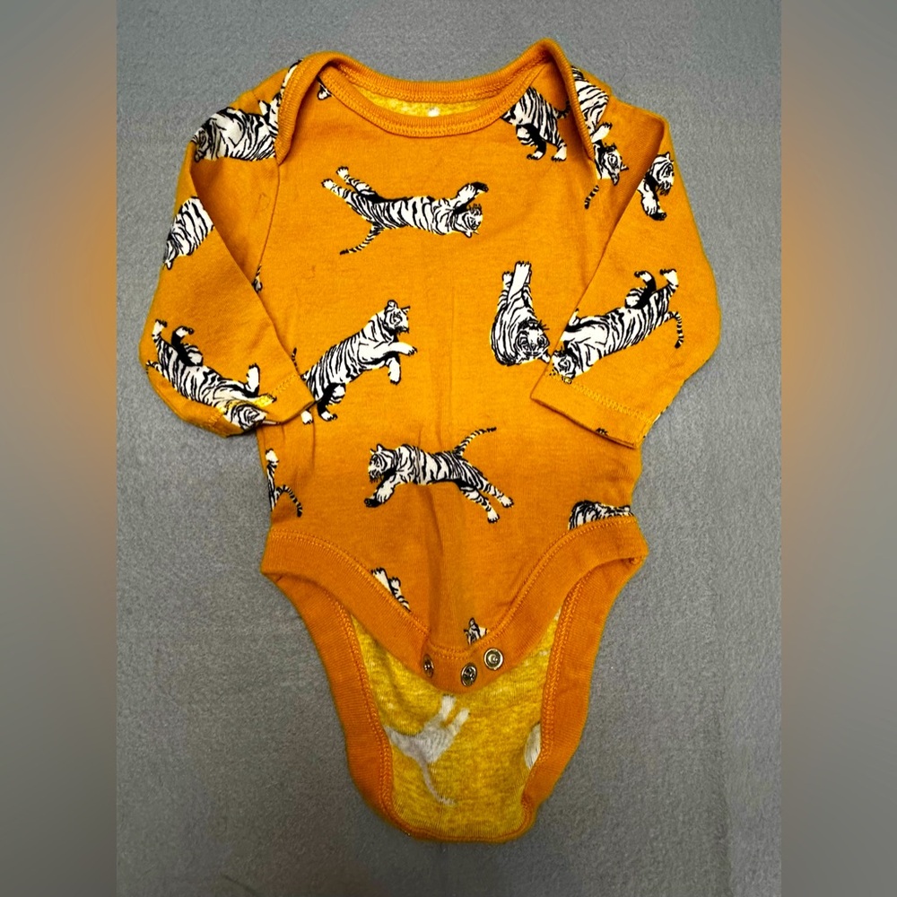 Old Navy 0-3m orange with white tigers one piece baby onesie/bodysuit